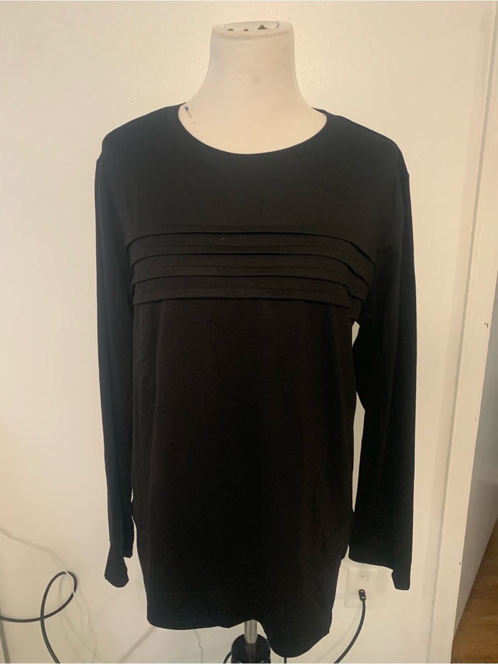 Women's Black Long-Sleeve Pleated Front Tee